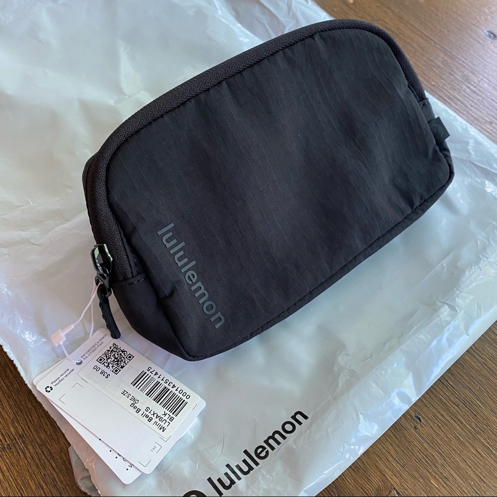 NWT Lululemon Everywhere Belt Bag Mini - Black